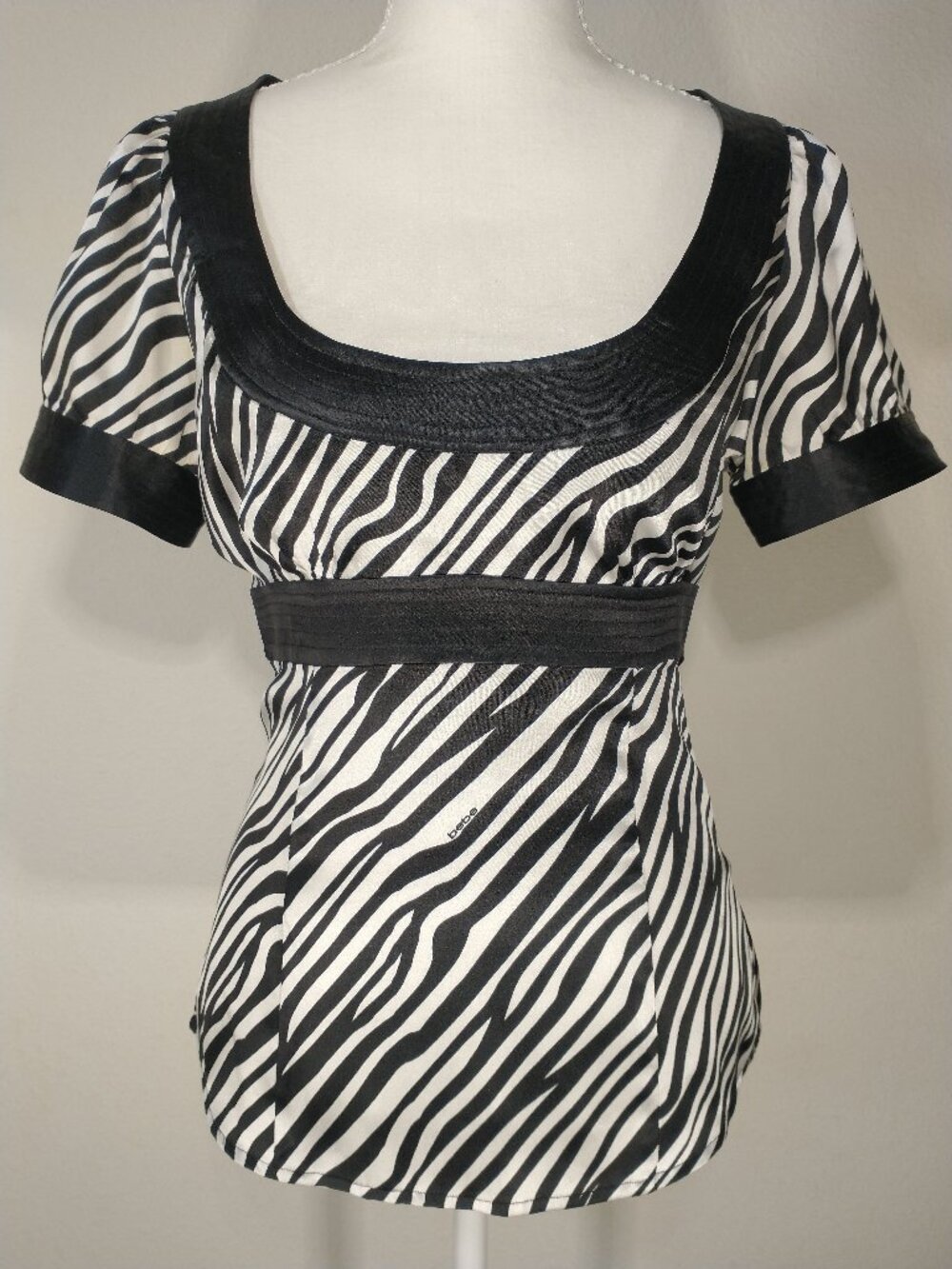 VERY RARE! Vtg Y2K BEBE Silk Zebra Babydoll Empire Waist Top Ribbon Tie Back XS